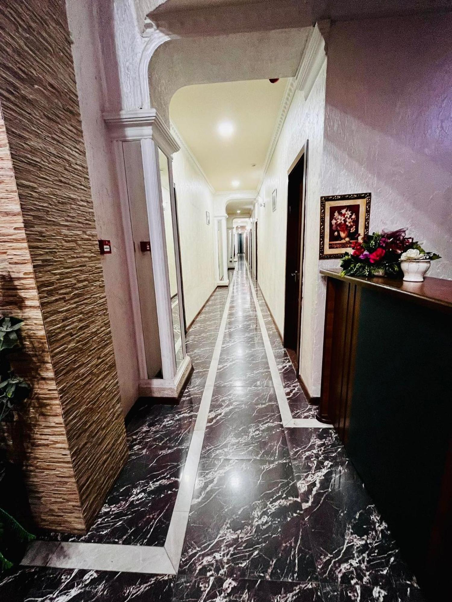 Lux Palace Hotel Kutaissi Exterior foto