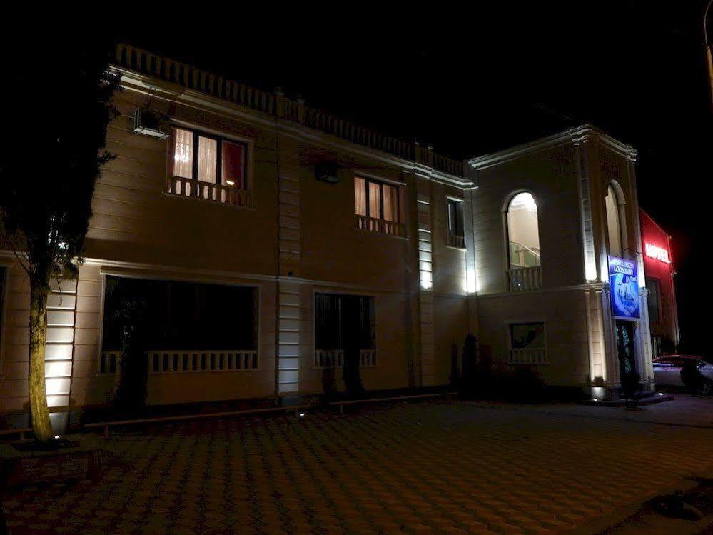 Lux Palace Hotel Kutaissi Exterior foto